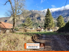 Saint Joseph de Rivière, beau terrain à bâtir de 600 m2 au sein d'un hameau