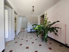 Proche centre ville de St Laurent du Pont, maison sur sous sol 4P 109 m2 avec beau jardin