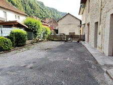 Centre village de St Joseph de Rivière, maison en pierre 4P 85 m2 avec dépendance et cour
