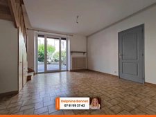 Centre village de St Joseph de Rivière, maison en pierre 4P 85 m2 avec dépendance et cour
