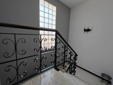 Proche centre ville de St Laurent du Pont, maison sur sous sol 4P 109 m2 avec beau jardin
