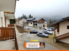 Bel appartement 2P/ T2 de 28 m2 avec grand balcon dans un chalet, au pied d'une piste