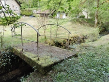 Maison en pierre pleine de charme avec terrain bucolique à Saint-Aupre, 15 min de Voiron