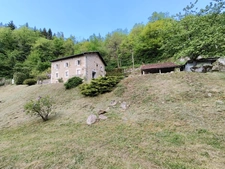 Maison en pierre pleine de charme avec terrain bucolique à Saint-Aupre, 15 min de Voiron