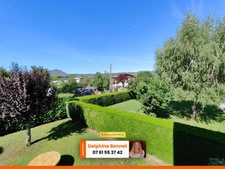 Proche centre ville de St Laurent du Pont, maison sur sous sol 4P 109 m2 avec beau jardin