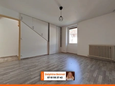 Centre village de St Joseph de Rivière, maison en pierre 4P 85 m2 avec dépendance et cour