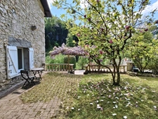 Maison en pierre pleine de charme avec terrain bucolique à Saint-Aupre, 15 min de Voiron
