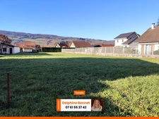 Belle parcelle à bâtir viabilisée de 1 075 m2 plein centre village de St Joseph de Rivière