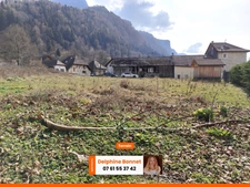 20 minutes de Voiron, centre village de St Joseph de Rivière, terrain à bâtir de 944 m2
