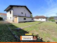 Proche centre ville de St Laurent du Pont, maison sur sous sol 4P 109 m2 avec beau jardin