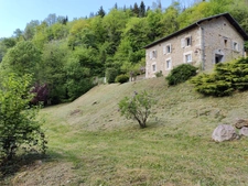 Maison en pierre pleine de charme avec terrain bucolique à Saint-Aupre, 15 min de Voiron