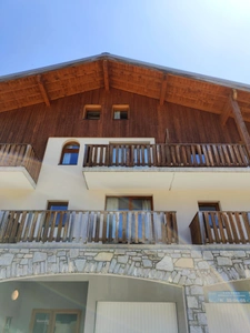Bel appartement 2P/ T2 de 28 m2 avec balcon en dernier étage d'un chalet, au pied d'une piste
