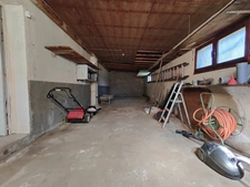 Proche centre ville de St Laurent du Pont, maison sur sous sol 4P 109 m2 avec beau jardin