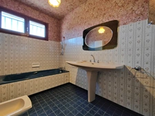 Proche centre ville de St Laurent du Pont, maison sur sous sol 4P 109 m2 avec beau jardin