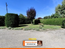 Proche centre ville de St Laurent du Pont, maison sur sous sol 4P 109 m2 avec beau jardin