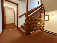 Bel appartement 2P/ T2 de 28 m2 avec grand balcon dans un chalet, au pied d'une piste