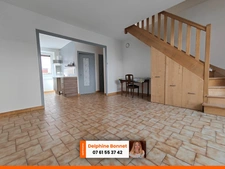Centre village de St Joseph de Rivière, maison en pierre 4P 85 m2 avec dépendance et cour