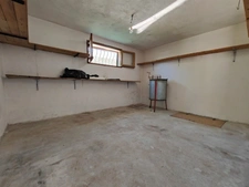 Proche centre ville de St Laurent du Pont, maison sur sous sol 4P 109 m2 avec beau jardin