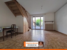 Centre village de St Joseph de Rivière, maison en pierre 4P 85 m2 avec dépendance et cour