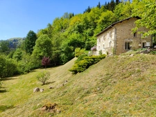Maison en pierre pleine de charme avec terrain bucolique à Saint-Aupre, 15 min de Voiron