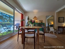Dinard, Pointe de la Malouine. Appartement T2 traversant de 54.23 m² parfaitement rénové. 3 balcons, cave.