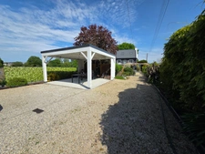 Univers champêtre pour cette jolie Propriété de 129m² rénovée avec soin sur jardin de 937m² , appartement indépendant.