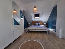 Univers champêtre pour cette jolie Propriété de 129m² rénovée avec soin sur jardin de 937m² , appartement indépendant.
