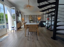 Univers champêtre pour cette jolie Propriété de 129m² rénovée avec soin sur jardin de 937m² , appartement indépendant.
