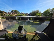 Dinard, Pointe de la Malouine. Appartement T2 traversant de 54.23 m² parfaitement rénové. 3 balcons, cave.