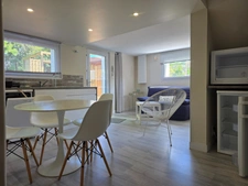 Univers champêtre pour cette jolie Propriété de 129m² rénovée avec soin sur jardin de 937m² , appartement indépendant.