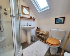 Plouer sur Rance, jolie maison de pierre de 143m² avec 4 chambres en suite et jardin en direct des berges de la Rance