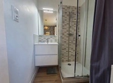 Univers champêtre pour cette jolie Propriété de 129m² rénovée avec soin sur jardin de 937m² , appartement indépendant.