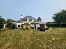 Dinard, Propriété rénovée de 252m² avec maison d'amis et deux garages sur jardin clos de 1700m² à l'abri des regards