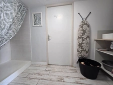 Univers champêtre pour cette jolie Propriété de 129m² rénovée avec soin sur jardin de 937m² , appartement indépendant.