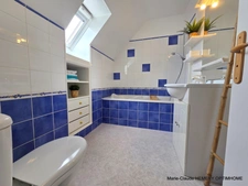 Maison de 124m² carrez bien entretenue sur jardin clos de 700m²: chambre en suite au rez de chaussée, garage. Au calme.