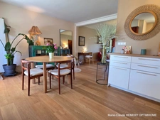 Dinard, Pointe de la Malouine. Appartement T2 traversant de 54.23 m² parfaitement rénové. 3 balcons, cave.