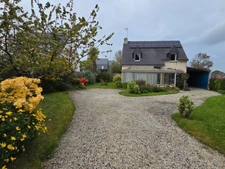 Maison de 101.52 m² plus une véranda de 14.50m² sur jardin clos de 552 m², 4 chambres. plages et commerces à pied