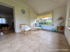 Maison de 124m² carrez bien entretenue sur jardin clos de 700m²: chambre en suite au rez de chaussée, garage. Au calme.