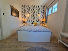 Univers champêtre pour cette jolie Propriété de 129m² rénovée avec soin sur jardin de 937m² , appartement indépendant.