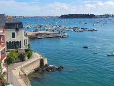 La mer vous fera voir toutes ses couleurs de cette Propriété de 1ère ligne offrant des points de vue exceptionnels