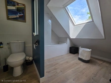 Univers champêtre pour cette jolie Propriété de 129m² rénovée avec soin sur jardin de 937m² , appartement indépendant.