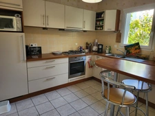 Maison de 101.52 m² plus une véranda de 14.50m² sur jardin clos de 552 m², 4 chambres. plages et commerces à pied
