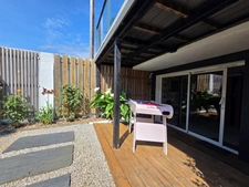 Univers champêtre pour cette jolie Propriété de 129m² rénovée avec soin sur jardin de 937m² , appartement indépendant.