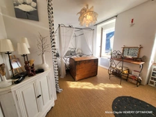 Pleurtuit coté Dinard, maison en pierre  de 129m² offrant un superbe séjour, 4 chambres, un bureau et joli jardin sud.