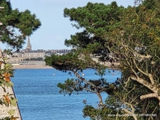 Villa parfaitement entretenue de 296m² avec de jolis points de vue sur la plage de l'Ecluse et Saint Malo