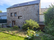 Pleurtuit coté Dinard, maison en pierre  de 129m² offrant un superbe séjour, 4 chambres, un bureau et joli jardin sud.