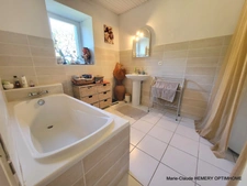 Pleurtuit coté Dinard, maison en pierre  de 129m² offrant un superbe séjour, 4 chambres, un bureau et joli jardin sud.