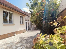 Maison de ville avec jardin, garage et potentiel d'évolution