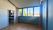 Maison bourgeoise avec jardin intimiste, garage, piscine