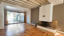 Maison bourgeoise avec jardin intimiste, garage, piscine